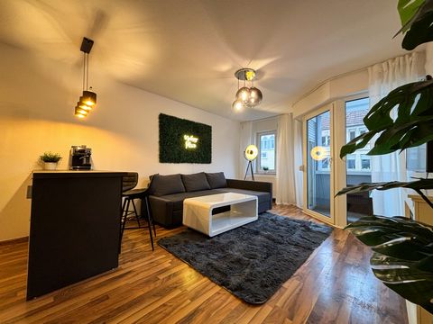 The flat is very central. Pedestrian zone and Loom shopping centre 900m, train station 950m, Nordpark 800m Nordpark bus stop and underground only 270m Uni-Bielefeld 2.5 km (35 min. on foot, 24 min. by underground) - Fully equipped kitchen - Box sprin...