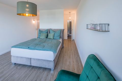 Our small stylish apartment in the heart of Brunswick impresses with the following equipment: - Fitted kitchen including stove, oven, refrigerator with freezer compartment, sink, dishwasher and extractor hood. - Boxspring bed 160 cm x 200 cm - smart ...