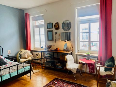 Extremely quiet, extremely central. Little hideaway in a courtyard house in bustling and colourful Wiesbaden Westend. Public transport and all amenities are on your doorstep. Marktplatz Wiesbaden is only 750 m away. First floor studio apartment equip...