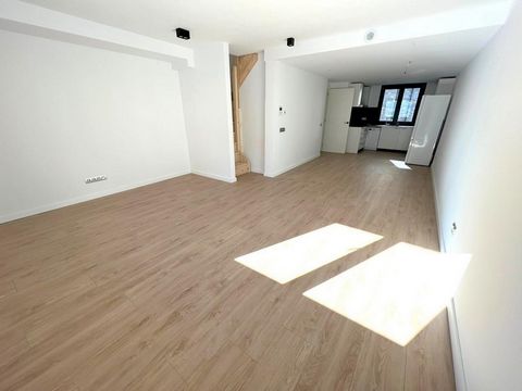 Newly renovated building, with magnificent flats for sale located in the Parish of Andorra la Vella, on Carrer Roureda de Sansa. Ideal situation, as it is only 5 minutes by car from the center where we find all the services and shops necessary for da...