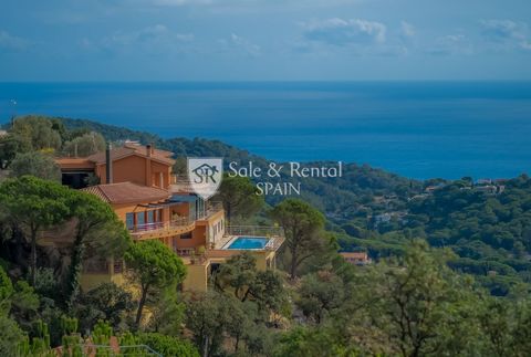 Discover elegance and comfort in this splendid luxury villa in Lloret de Mar Costa Brava offering unparalleled panoramic views of the Mediterranean Sea The residence features 4 spacious large suites with warm oak parquet floors each with a private ba...