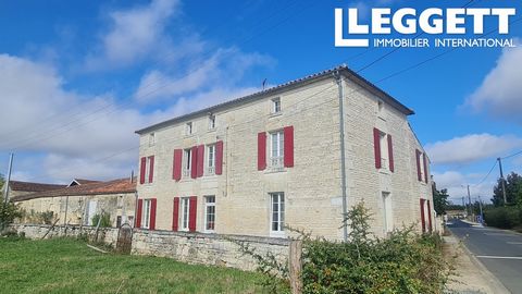 A25497MGA85 - I offer this XIV-XIX century property comprising a dwelling house, an old bread oven with fireplace, a vegetable garden and numerous outbuildings on over 2000 m² of land. The property is located in a small commune between Fontenay-le-Co...