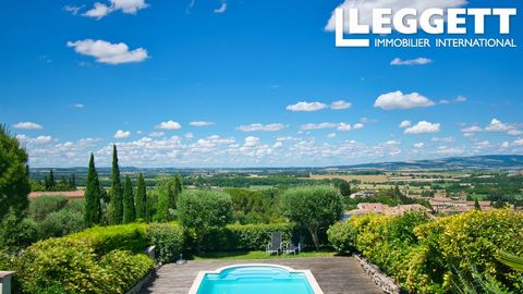A21819VS11 - Villa in the village of Mas Saintes Puelles with sensaional views of the Black mountains. This 5 bedroom and 3 bathrooms, is move in ready. Castelnaudary is 6km away. If the south of france with a view is what you are looking for then th...
