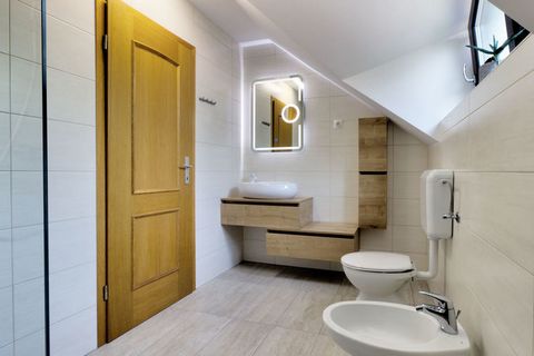 Con una magnífica decoración y mobiliario minimalista, este apartamento contemporáneo en Bled ofrece 1 dormitorio a los viajeros. Con una capacidad para 4, es ideal para una familia o amigos y cuenta con un balcón. Disfrute de los hermosos alrededore...