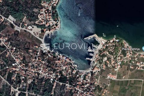 Korčula, Lumbarda, building plot of 1758 m2. It has a complete infrastructure and conceptual solution for the construction of a villa with 3 residential units. The land is completely flat. Close to the promenade, beaches, all essential facilities and...