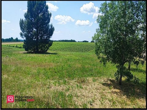 Flat plot of 825m² Land 30 minutes from Toulouse, 15 from Albi and 5 from Gaillac. This plot is ideally located in a quiet area, 2 steps from the bus stop and close to the motorway exit. I invite you to discover this beautiful flat land with a view a...