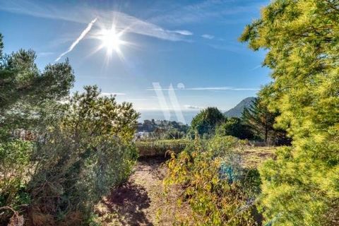 Located in La Turbie, just 10 minutes from Monaco and 5 minutes from the village, this 178.24 sqm Provençal-style house is in a dominant position, offering a spectacular panoramic sea view. Facing south, the villa is built on a flat 2720 sqm plot and...