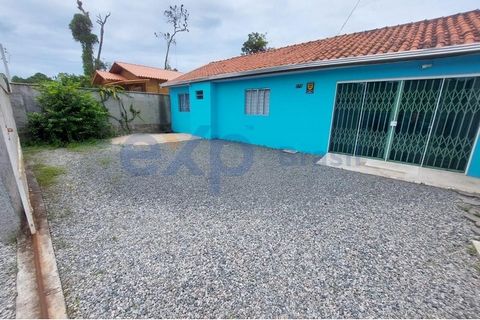House in the Salinas neighborhood in Balneário Barra do Sul. The property consists of a masonry house, with approximately 80.00m² of built area on a corner plot of 350 m², with dimensions of 14x25, space of half of the land free, being able to build ...