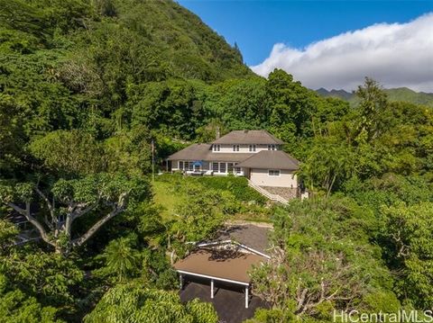 Welcome to 3125 Huelani Place, where the historic natural beauty encompasses this estate. With over 40,000sf of R-7.5 zoned land, the property has a true estate feel. Three distinct structures grace the property: the main house, a guest cottage, and ...