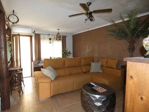 Floor 2nd, flat total surface area 100 m², usable floor area 93 m², single bedrooms: 1, double bedrooms: 3, 1 bathrooms, 1 toilets, air conditioning (hot and cold), age between 30 and 50 years, balcony, kitchen (americana), state of repair: reformed,...
