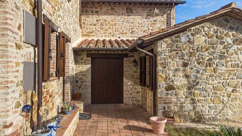 Panicale: we offer for sale, in a panoramic and sunny position, a portion of a renovated stone farmhouse of 204 square meters immersed in a garden of about 1000 square meters with a breathtaking view of the Umbrian countryside. The farmhouse is part ...