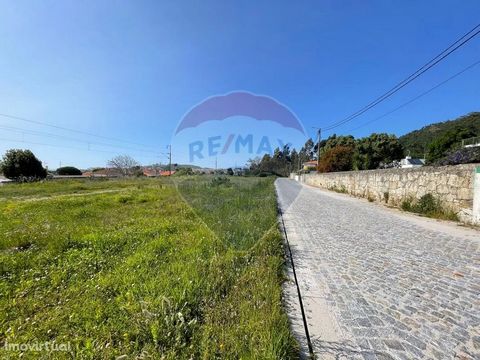 Land for sale in the parish of Carreço, municipality of Viana do Castelo.   Urban land with 498 m2 of construction, with about 15 meters of front, excellent plot to build your dream villa. Located 10 minutes from the center of Viana do Castelo the la...