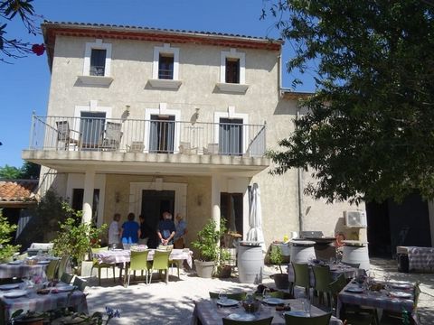 Charming winegrowers house with a gite, located just 8 minutes from Pezenas. Nestled in the heart of a picturesque winemaking village including a main residence (4 bedrooms), a gite (3 bedrooms) and an independent office/leisure/studio. A beautiful c...