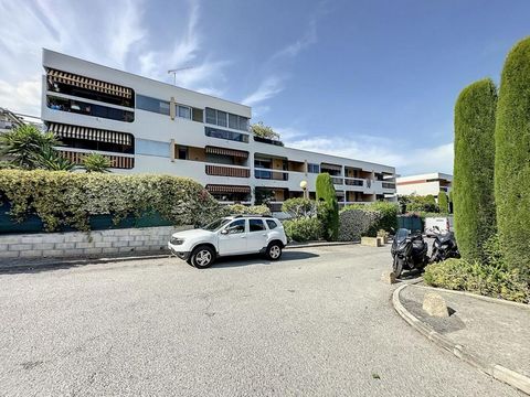 IDEAL INVESTOR - In a small residence of 2 floors, quiet, large 2-room apartment of 51 m2 on the first floor facing south A garage and a cellar complete this property SOLD RENTED Agency reference: 6165 Features: - Terrace - Lift - Balcony