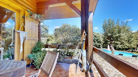 A charming farmhouse, located in full contact with nature, boasting a wooden chalet by Rusticasa, consisting of three bedrooms, one of which is a suite. The kitchen, in American style, is harmoniously integrated into an open space that embraces the d...