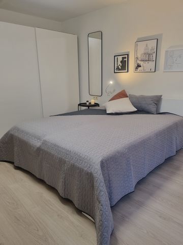 Central Living in Pforzheim- ALL INCLUSIVE- Feel at home in this cozy 2 room apartment in the heart of Pforzheim. It is furnished in a Scandinavian style with many modern details. On 48 qm are available - A new fully equipped KITCHEN with large - fri...