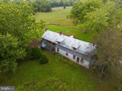 High Demand Shepherdstown, 40 Acres, 5 Approved Subdivided Estate size Building lots No HOA Fees Peaceful Private location Pastoral views Lot 5 has a farm house that can be restored. No known covenants. Private road. Great location near Shepherd Univ...