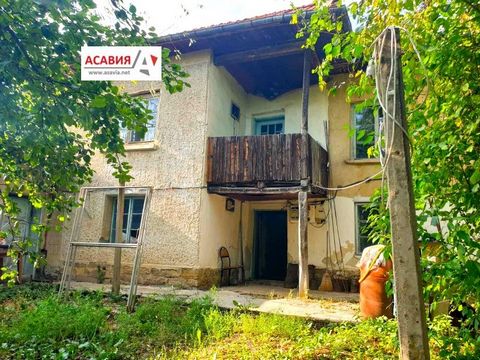 OFFERTA 19769 - Agenzia 'ASAVIA - LOVECH PROPERTIES' Offre una bella proprietà rurale situata in un luogo appartato e tranquillo alla fine del villaggio, a 14 km dalla città di Lovech. Lovech, a 150 km da Sofia. La casa principale è a due piani con d...