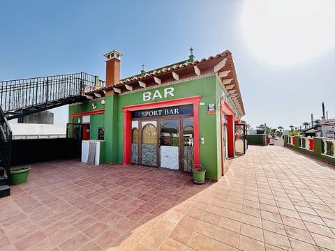 Geschäftslokal in Lomas de Cabo Roig. Gewerbeflächen zum Verkauf in einem Einkaufszentrum in Cabo Roig. Dieser Ort erstreckt sich über zwei Etagen und verfügt über eine große Terrasse und ein Solarium mit Panoramablick. Die Gesamtfläche mit Terrassen...