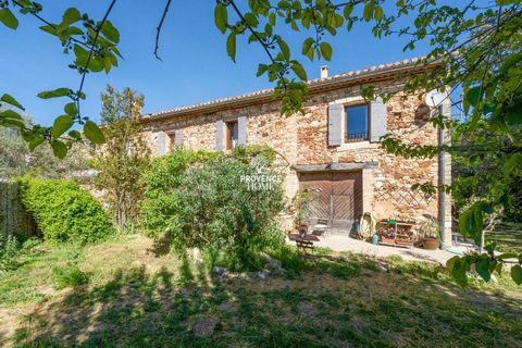 Provence Home, l'agence immobilière du Luberon, vous présente cette ancienne maison de caractère, mitoyenne mais sans aucune nuisance, qui déborde de charme, dans un cadre paisible et champêtre, au cœur du triangle d'or du Luberon et à proximité des ...