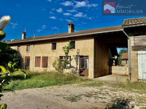 5 minutes PONT DE VAUX, sur la commune de BOZ, venez découvrir cet ensemble immobilier comprenant une maison d'habitation à rénover d'environ 130 m2, une grange ainsi qu'un grand bâtiment sur un terrain de 4281 m2 entièrement constructible. La maison...