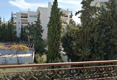 Agia Paraskevi, suburbio del norte de Atenas. Se vende piso inacabado de 125sq.m. en la 3a planta del edificio familiar. El apartamento consta de gran espacio abierto (salón, comedor, cocina), 2 dormitorios grandes, gran loft, 2 baños, gran jardín de...