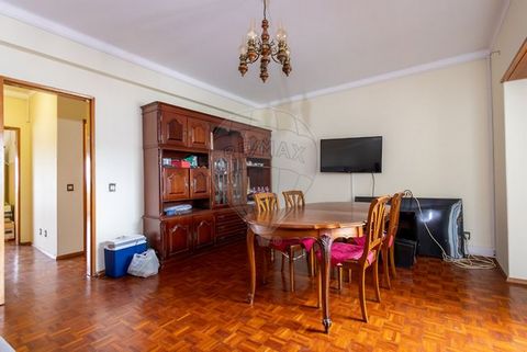 **Descubra o Seu Novo Lar nas Caldas da Rainha!** Está prestes a conhecer a casa dos seus sonhos! Este espaçoso apartamento T3, situado na encantadora zona Tornada em Caldas da Rainha, é a mistura perfeita de conforto, conveniência. A apenas 10 minut...