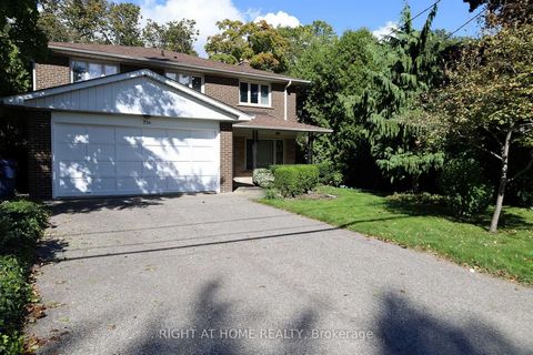 Urban oasis with quick access to shopping; over 3000 sqft of living space including more than 900 sqft of walkout basement. Exquisite ravine/garden/backyard to enjoy and entertain. Private dining room with large kitchen; large entertaining space for ...