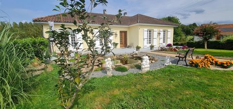 Located 15' from Excideuil, this pretty pavilion, semi-buried, is quietly located in the town of Sarrazac. Its flat land of 1968 m² will allow you to spend pleasant moments with family or friends. Inside, this house of 132 m² of living space has an e...