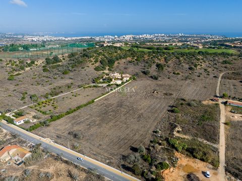 Located in Praia da Luz. Opportunity to acquire a flat and well-situated rural property of 2.9 hectares of rustic land (Mixed Building) with a very dilapidated ruin, registered before 1951, of 126 m2 for construction, located in the centre of the urb...