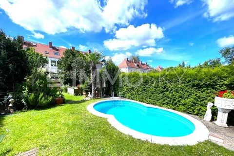 Suchen Sie nach Ihrem Paradies im Grünen mit Garten und Pool? Willkommen in Ihrem neuen Zuhause, einem charmanten Rückzugsort im Grünen mit großzügigem Pool, der an heißen Tagen eine erfrischende Abkühlung bietet. Auf drei Etagen und 100qm verteilt, ...