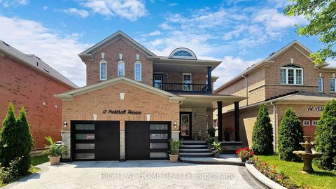 Dit nieuw geschilderde huis beschikt over een grote dubbele foyer met zuilen, die leidt naar elegante woon- en eetgedeeltes met plafonds van 9 meter. De keuken van de chef-kok beschikt over op maat gemaakte esdoornkasten, granieten werkbladen, een ka...