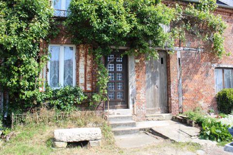 02140-Plomion Situé dans un charmant village, à 8 kilomètres de Vervins, Laon à 35 kilomètres. Cette maison mitoyenne est située dans une rue très calme. Beau potentiel Au rez: salle à manger, cuisine, wc, chambre avec salle d'eau. A l'étage: palier ...