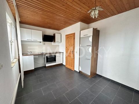 Ce bel appartement inondé de lumière avec 48 m² de surface habitable impressionne par son bon emplacement et la très bonne coupe et de beaux revêtements de sol ! Une cuisine équipée existante avec coin repas vous invite à cuisiner et à vous attarder ...