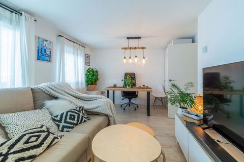 Refurbished apartment for sale - Ready to move into! Century21 R&C presents this fantastic completely renovated home, perfect for those looking for comfort and good taste. The apartment consists of 2 bedrooms. The separate living room has access to a...