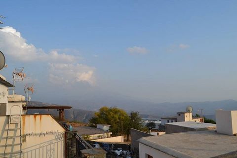 In het pittoreske dorpje Laroles (Nevada) bieden we je deze ruime duplex met charme en hoogwaardige constructie, geïnspireerd op de traditionele architectuur van de Alpujarra. Een perfecte plek voor wie op zoek is naar rust en natuurlijke schoonheid....