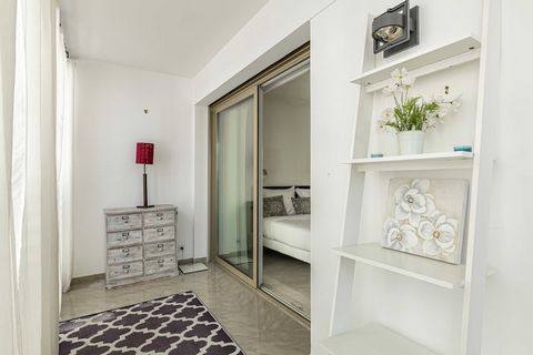 Welkom in Cannes! Dompel uzelf onder in een zonnig uitje in Cannes met ons comfortabele appartement van 45 m2, ontworpen voor 4 personen! Gelegen op slechts een steenworp afstand van de legendarische Croisette, belooft deze volledig uitgeruste oase v...