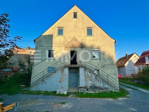 A vendre est une propriété exceptionnelle dans un endroit rural calme, à seulement 16 km de Würzburg. Cette ancienne propriété agricole offre un large éventail de possibilités d’utilisation et de conception avec sa généreuse superficie de terrain de ...