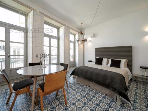 This beautiful rehabilitated building in Porto offers a unique investment opportunity, operating as a Boutique Apartments. With 7 apartments (1 x T2, 2 x T1, 4 x T0), all fully furnished and decorated, the property is ideal for short and long term re...