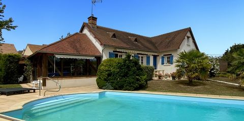 BESSÉ-SUR-BRAYE : Maison de charme avec piscine à 45 minutes du Mans Vivez le rêve dans cette magnifique maison située à Bessé-sur-Braye, à seulement 45 minutes du Mans et 30 minutes de la gare TGV Vendôme-Montparnasse (42 minutes). Un havre de paix ...