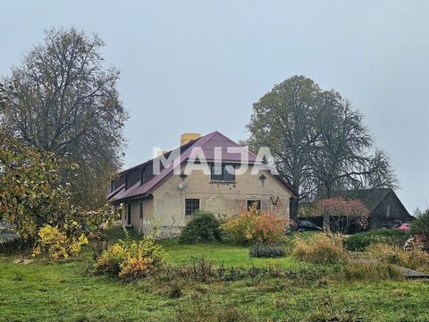 Plaats waar u de adem van de geschiedenis kunt voelen (het woonhuis werd gebouwd in 1837), ruimtelijkheid, stilte, energie kunt putten, kunt genieten van de majesteit van grote bomen (kersen, eiken, lijsterbes), vissen, badrituelen en uw ideeën kunt ...