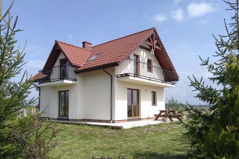 In 2019 neu erbautes Ferienhaus in absolut ruhiger Lage. Das gemütlich und liebevoll eingerichtete Haus bietet mit insgesamt 4 Schlafzimmern und 3 Bädern Platz für bis zu 8 Personen. Abends kann man auf der Terrasse in geselliger Runde grillen, oder ...