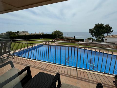 Bright and comfortable apartment with beautiful sea views, located in a very quiet area of ​​the Volta de l´Ametller. It consists of 2 double bedrooms, 1 full bathroom, separate kitchen with pantry, living room with access to a large terrace of about...