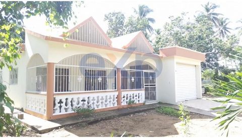 À 5 minutes de la plage, à environ 1 kilomètre, à la périphérie de la zone urbaine, loin du bruit, mais proche de tout. Proche de l’hôpital local et de la mairie. Une maison familiale, sur un grand terrain de près de 2 mille mètres, avec des jardins ...