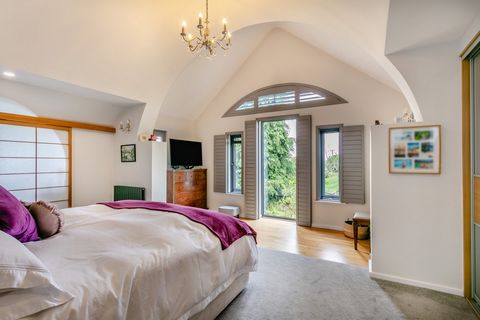 Tucked away in picturesque countryside close to Haldon Forest, sits this captivating and serene haven. It has been beautifully designed to maximise natural light and to make the most of the stunning elevated views of the surrounding rural landscape. ...