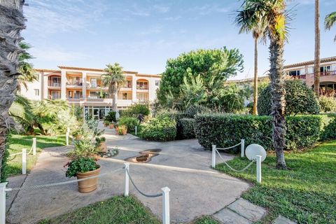 Au milieu d'un parc de 3 hectares et à quelques mètres de la mer, avec accès direct à la plage de sable privée. Les studios et appartements sont pour la plupart disposés autour de la piscine. L'offre est complétée par une aire de jeux pour enfants, u...