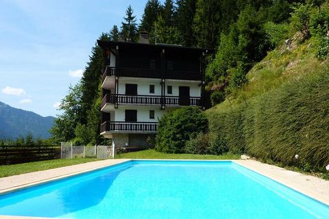 Residenz in der Nähe des Shuttleservices mit Panoramablick auf Morzine und Umgebung. Im Sommer kann das Schwimmbad der Residenz je nach Wetterlage, Gesundheitszustand oder Entscheidung des Wohnungseigentumsverwalters zugänglich sein. Zwei Zimmer im 1...