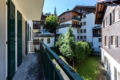 Residentie in het centrum van het dorp, aan de rand van een rivier, tegenover het Beauregard-massief, op 100 m van de skipistes van Champ Giguet (ESF Rally). Op een steenworp afstand van kinderdagverblijven, winkels, restaurants... 4 kamers / 6 perso...