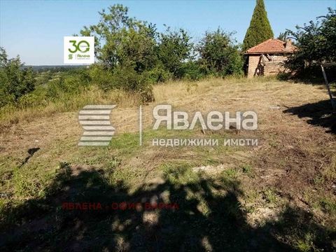 Yavlena Agency sells a plot of 600 sq.m. in Zvezditsa - area 'Airport'. In the plot there is a legal stand (20 sq.m) and a lot for electricity. The plot has a slight displacement and a wonderful panorama! Very suitable for building a house, both for ...