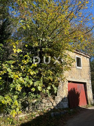 KRALJEVICA, KRIŽIŠĆE Drie huizen voor aanpassing met potentieel + TUIN op een rustige locatie! In het aanbod van DUX real estate bieden wij u drie antiek aan met de potentie om omgebouwd te worden tot een echt klein landgoed! Er worden 3 huizen gebou...